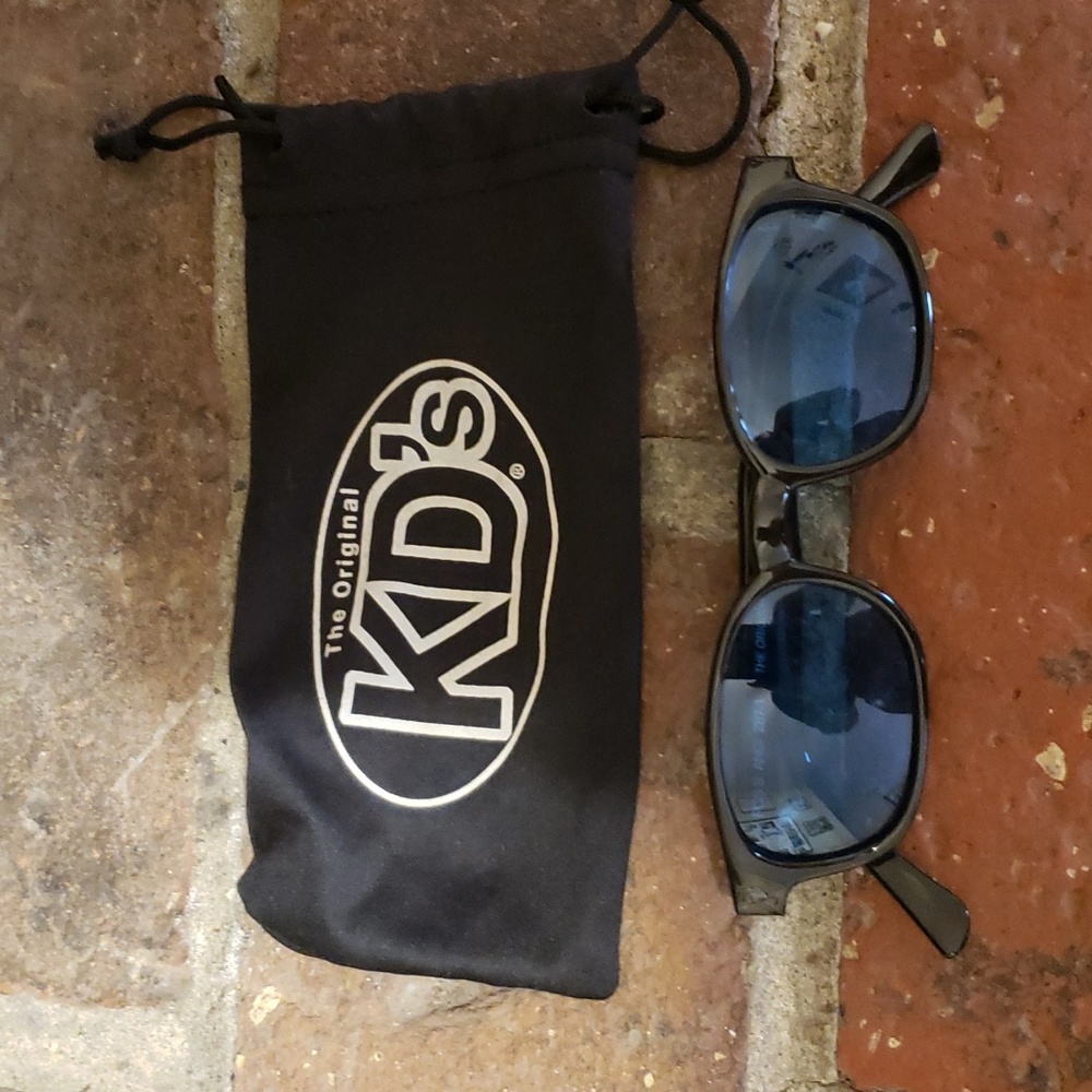 KD's w/blue lens & original bag. Tote 5.